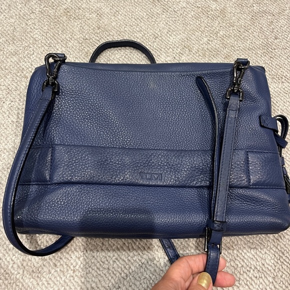 TUMI Leather Crossbody Shoulder Bag Personal Item Travel Purse Clutch RFID Safe - Picture 15 of 16